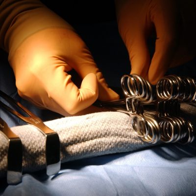 surgical_instruments_hands_technician